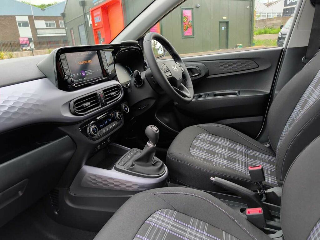 Hyundai I10 1.2 79 Premium Nav LM26XCA White #2