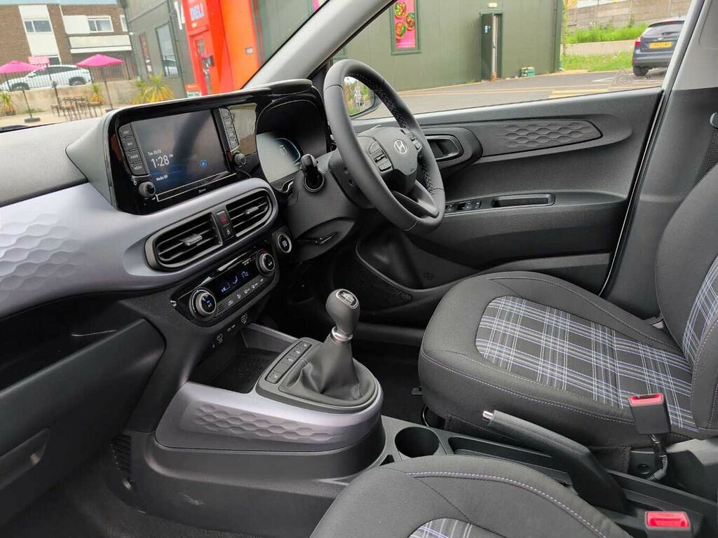 Hyundai I10 1.2 79 Premium Nav LM26XBK White #2