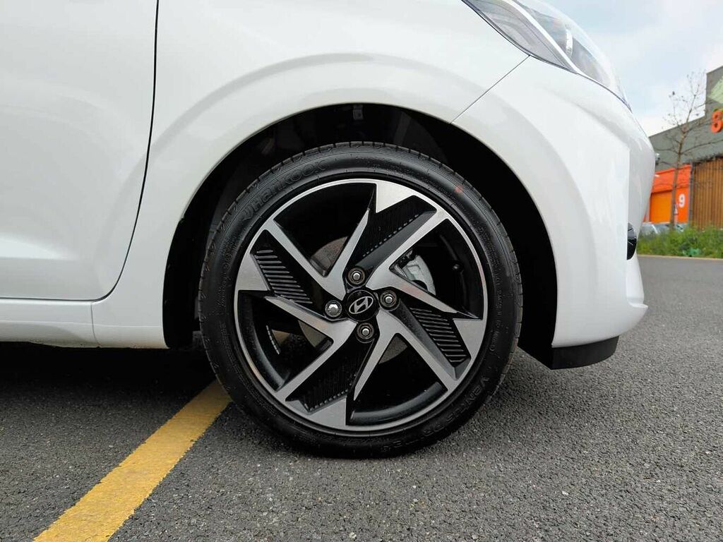 Hyundai I10 1.2 79 Premium Nav LM26XBK White #5