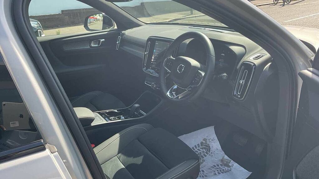 Volvo XC40 Plus, B4 Mild Hybrid, Dark SD73DJY Silver #4