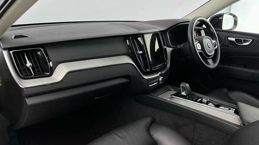 Volvo XC60 Plus, B4 Mild Hybrid, Dark HK72JZX White #6