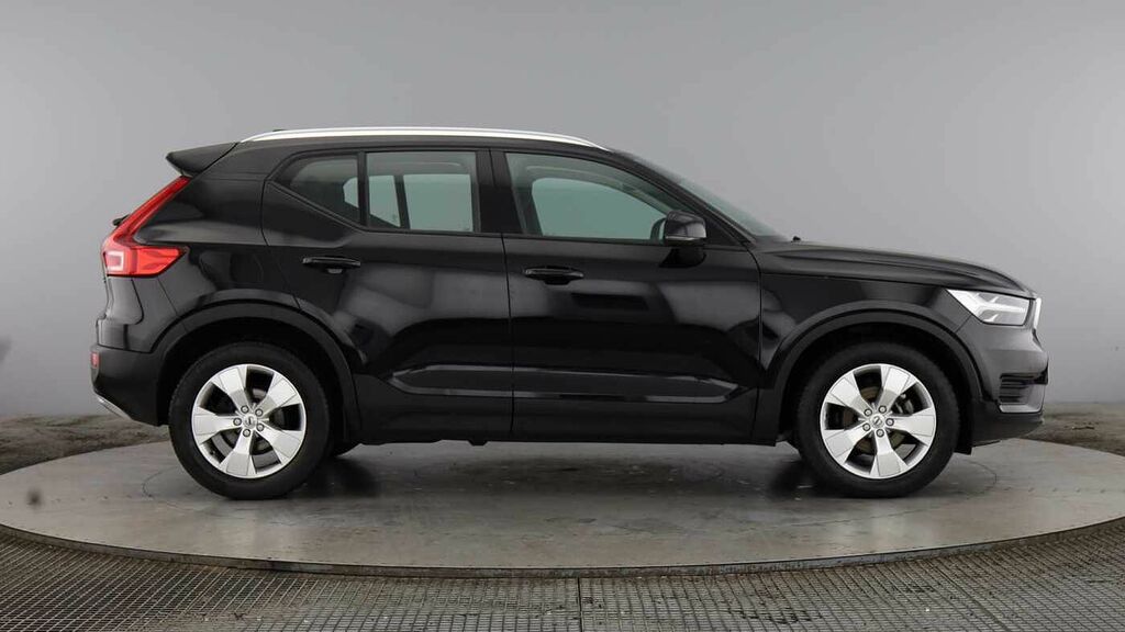Volvo XC40 Momentum, T3 YX22ZRP Black #2