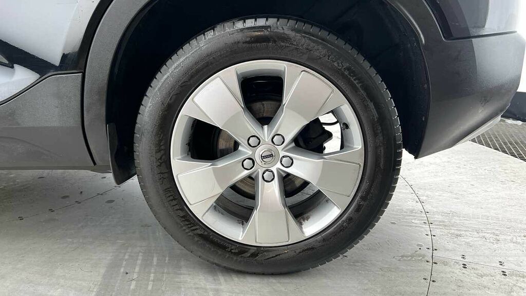 Volvo XC40 Momentum, T3 YX22ZRP Black #4
