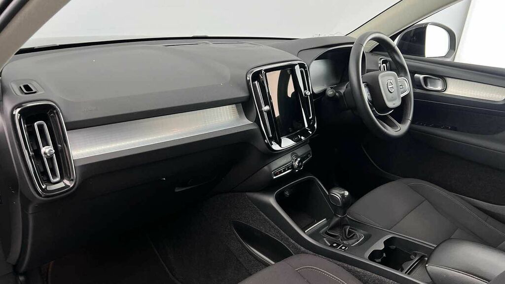 Volvo XC40 Momentum, T3 YX22ZRP Black #6