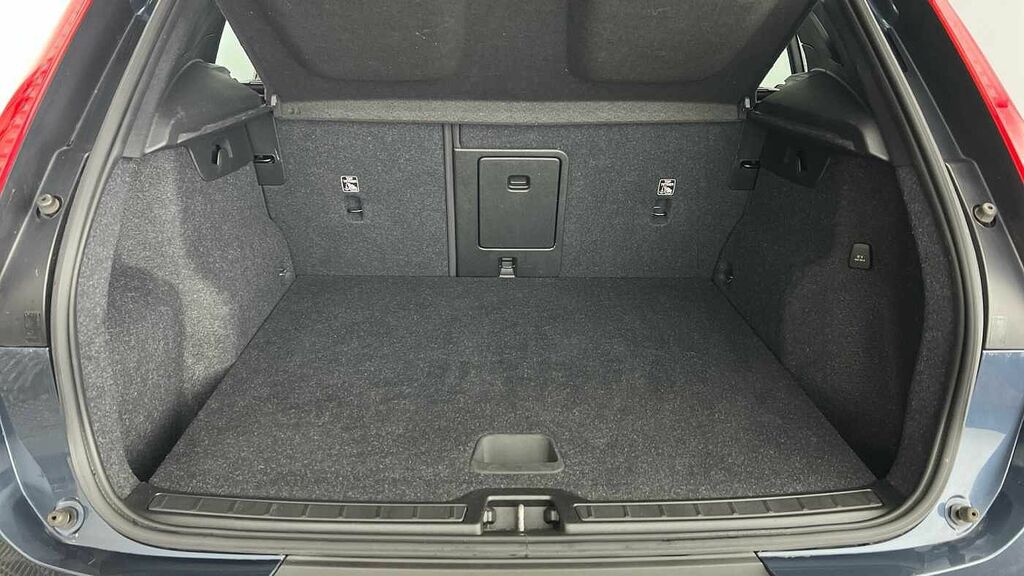 Volvo XC40 Momentum, T3 NA22WHJ Blue #5