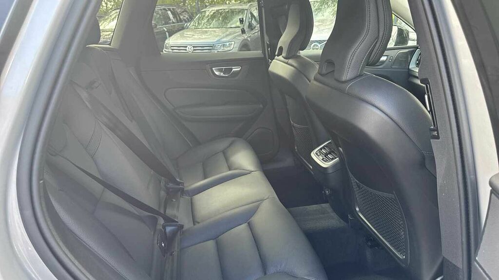 Volvo XC60 Plus, B5 Awd Mild Hybrid, Dark RA74LPP Silver #6