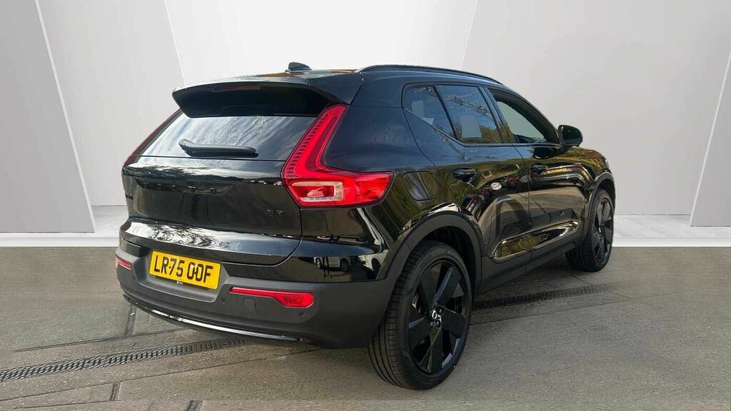 Volvo XC40 Black Edition Plus, B3 Mild Hybrid, LR75OOF Black #2