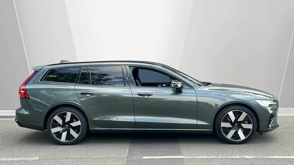 Volvo V60 Plus, T6 Awd Plug-in Hybrid, Dark LR26GBZ #3