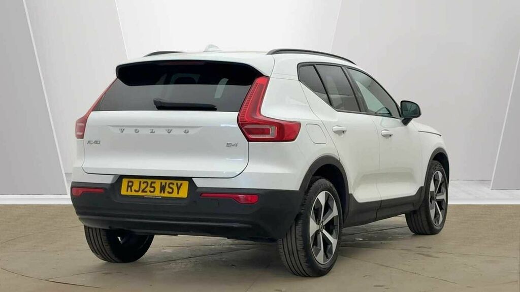 Volvo XC40 Plus, B4 Mild Hybrid, Dark RJ25WSY White #3