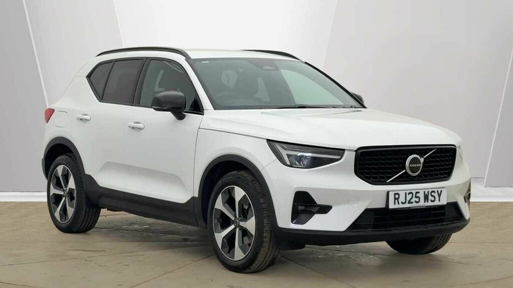 Volvo XC40 Plus, B4 Mild Hybrid, Dark White