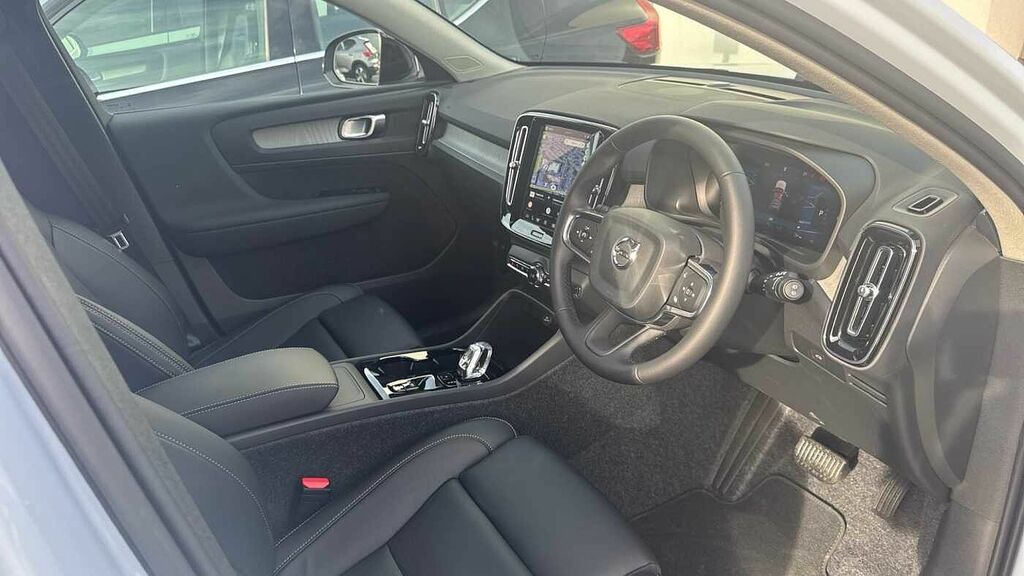Volvo XC40 Plus, B4 Mild Hybrid, Dark LG26FVC Blue #4