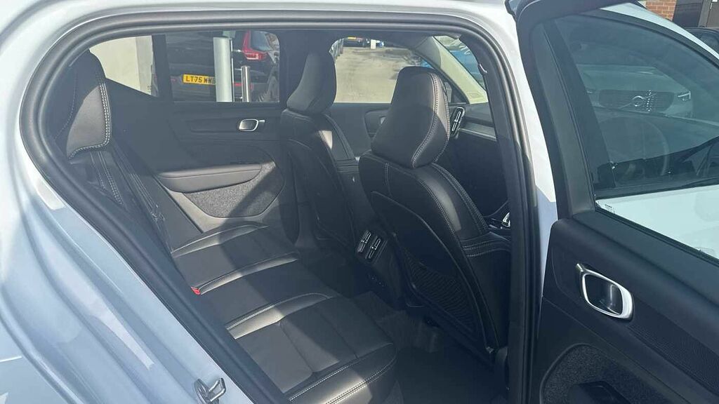 Volvo XC40 Plus, B4 Mild Hybrid, Dark LG26FVC Blue #6