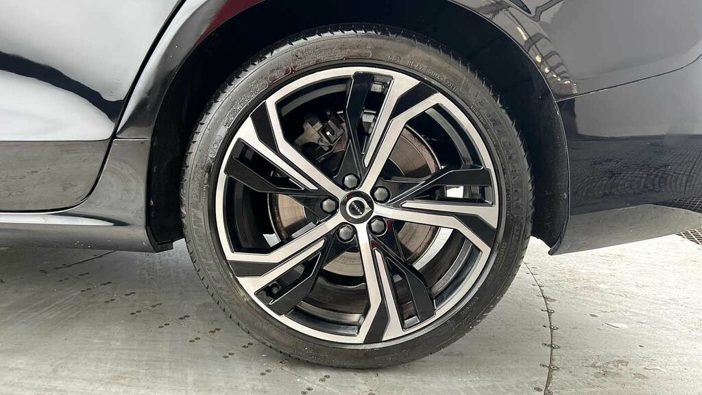 Volvo S60 Plus, B5 Mild Hybrid, Dark BT72OTD Black #4