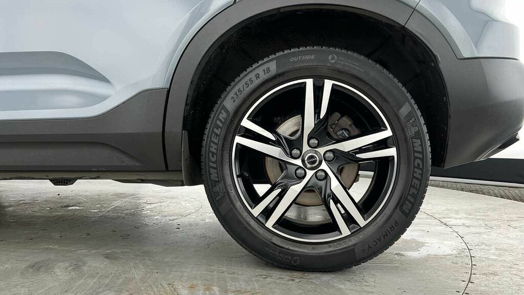 Volvo XC40 Plus, B3 Mild Hybrid, Dark GU23KWH Grey #4