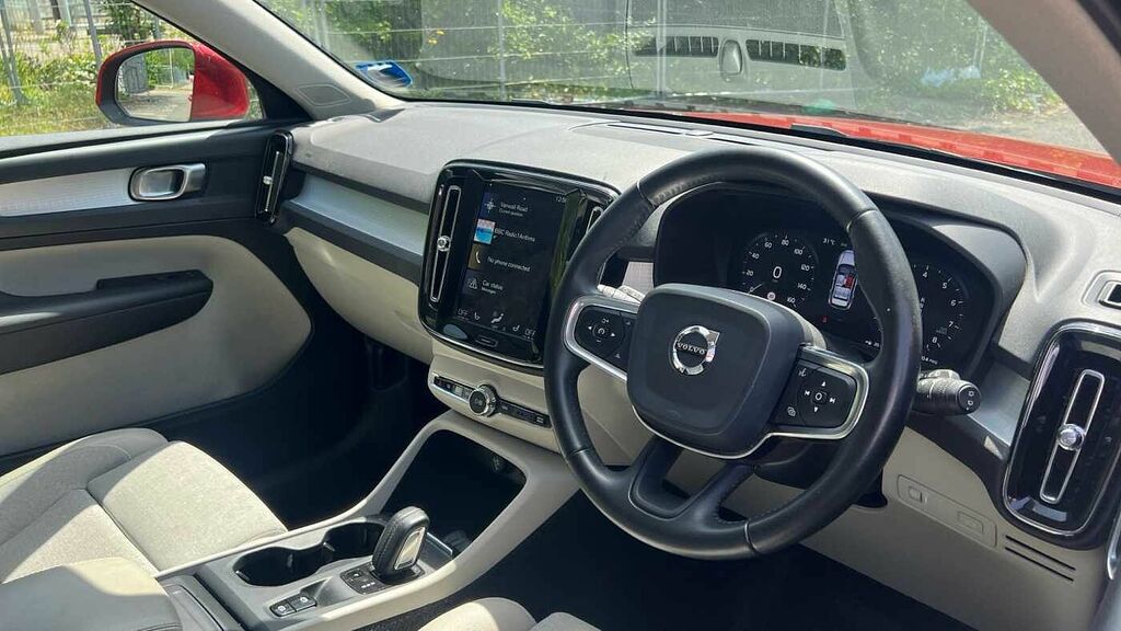Volvo XC40 T4 Fwd Momentum Pro RJ19TWM Red #4