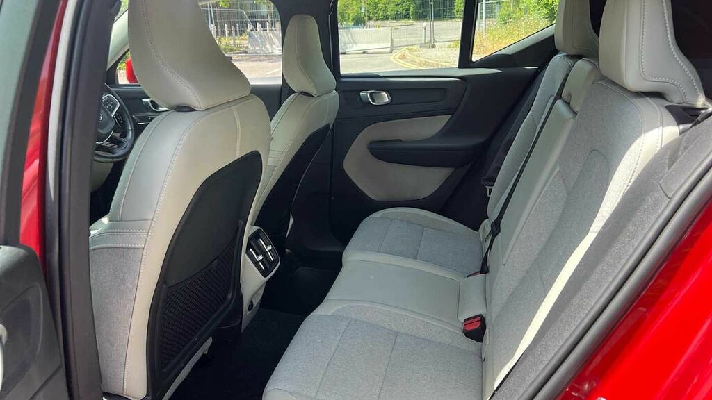 Volvo XC40 T4 Fwd Momentum Pro RJ19TWM Red #6