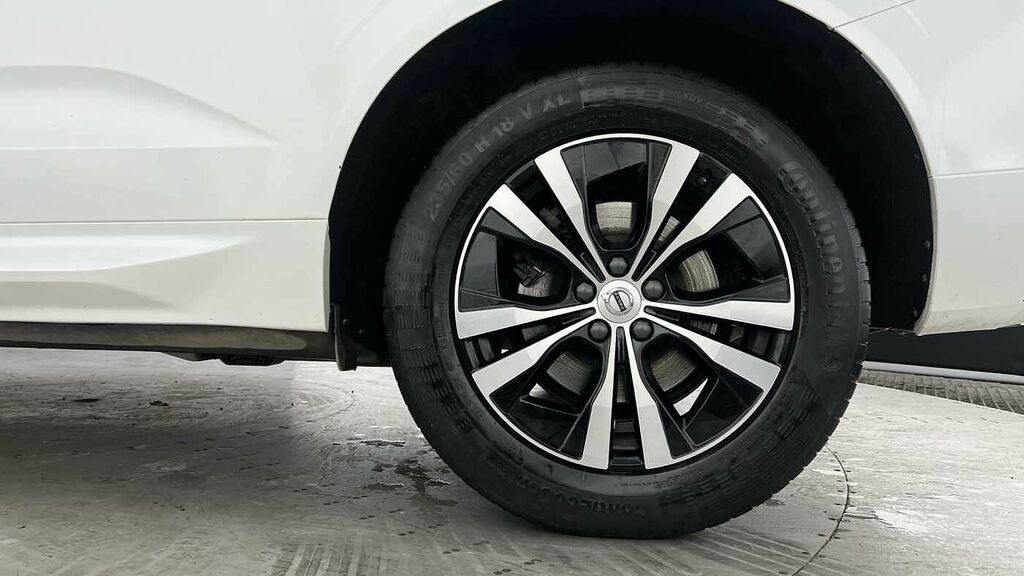 Volvo XC60 Momentum, B5 Awd Mild Hybrid PF71OFV White #4