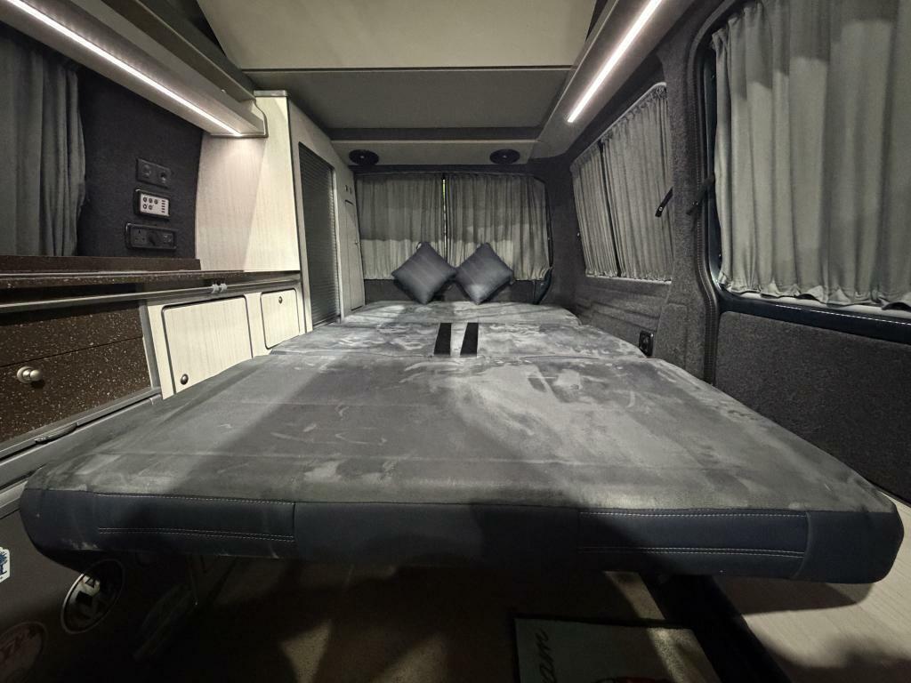 Volkswagen Transporter T6 Highline New Wave Camper Green #5