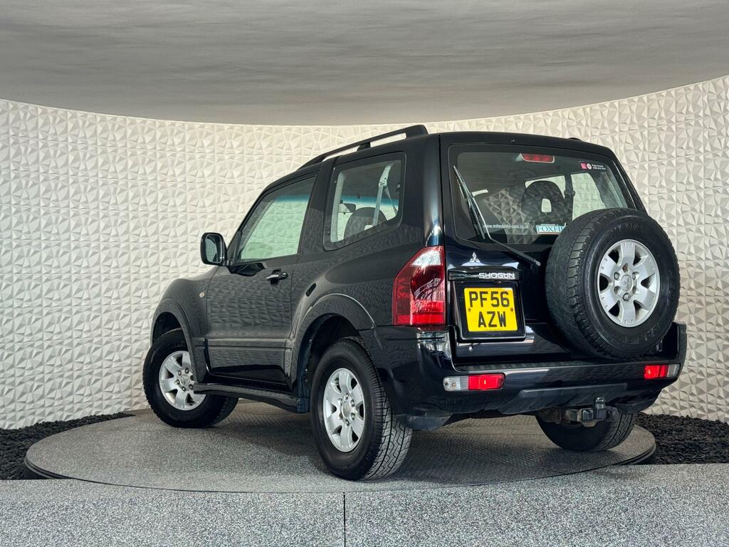 Mitsubishi Shogun 3.2 Di-d Equippe PF56AZW Black #2