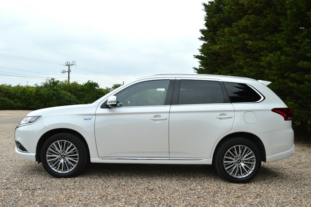 Mitsubishi Outlander Suv 2.4 H Twinmotor 13.8Kwh Dynamic 202020 WN20VYS White #4