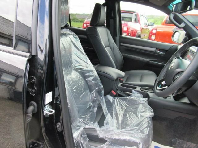Toyota HILUX 2.8L Invincible X FG26GXK Black #3