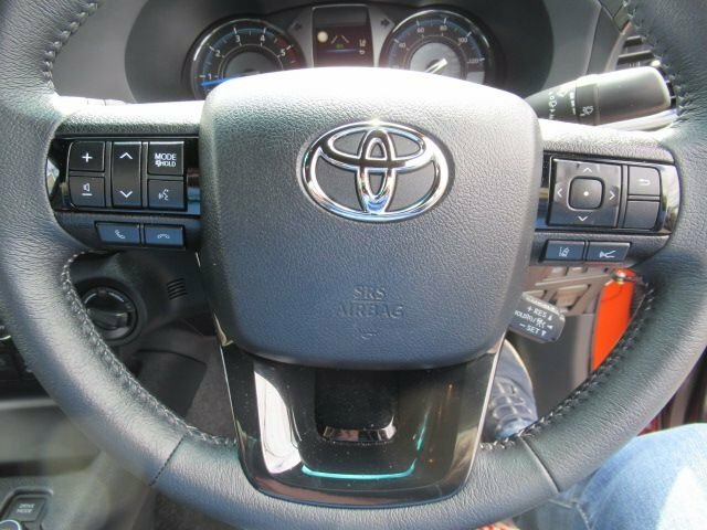 Toyota HILUX 2.8L Invincible X Orange #6