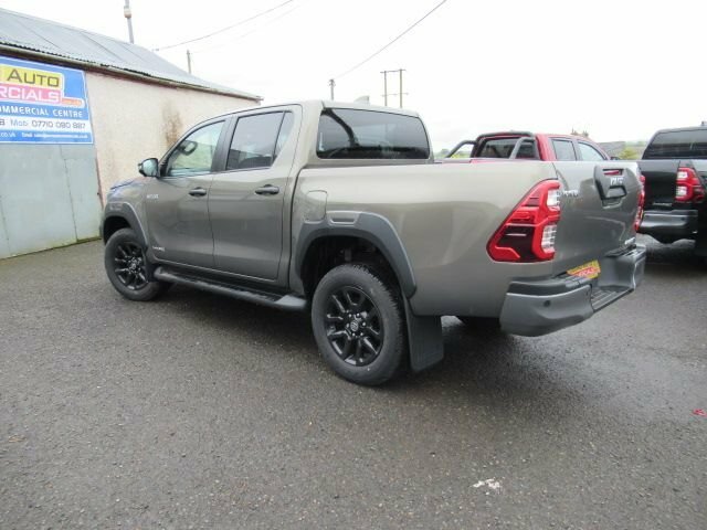 Toyota HILUX 2.8L Invincible X Brown #2