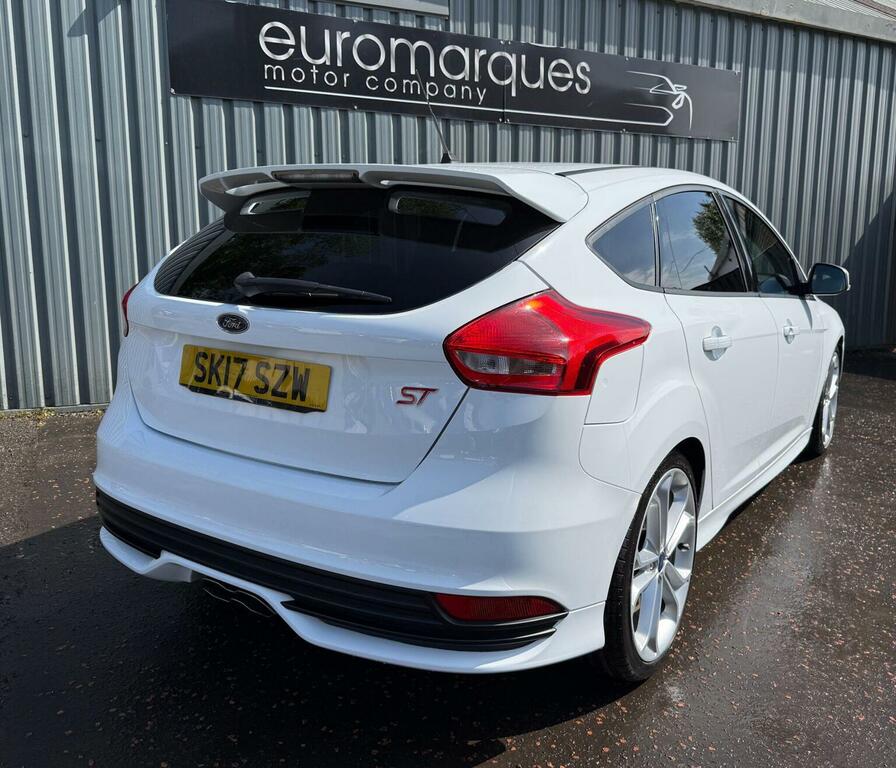 Ford Focus Hatchback 2.0 Tdci St-2 Euro 6 Ss 201717 SK17SZW White #4