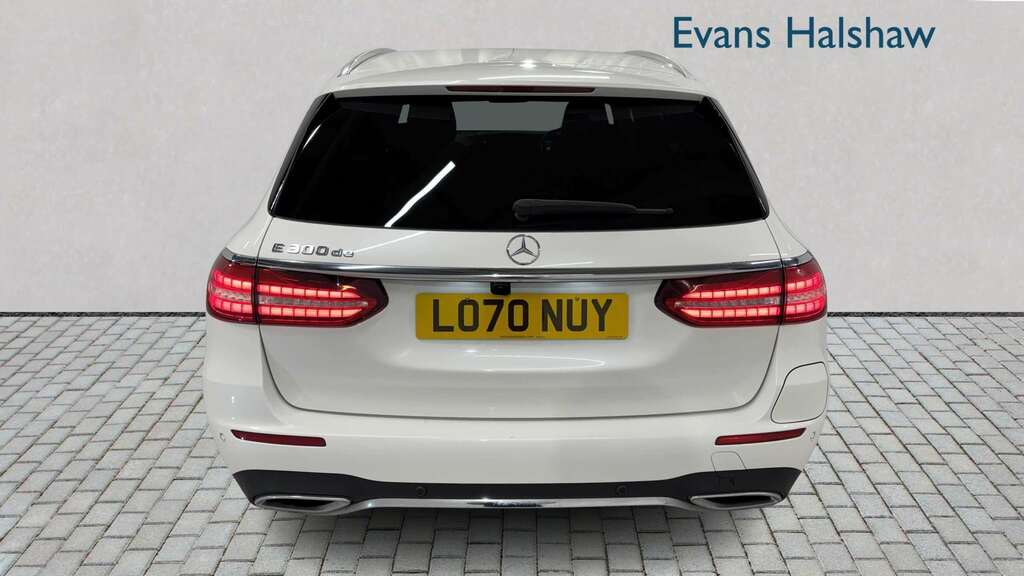 Mercedes-Benz E Class E300de Amg Line 9G-tronic 2020 LO70NUY White #4