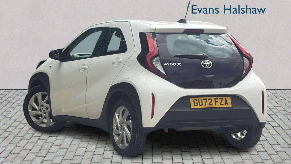 Toyota Aygo X 1.0 Vvt-i Pure 2022 GU72FZA White #3