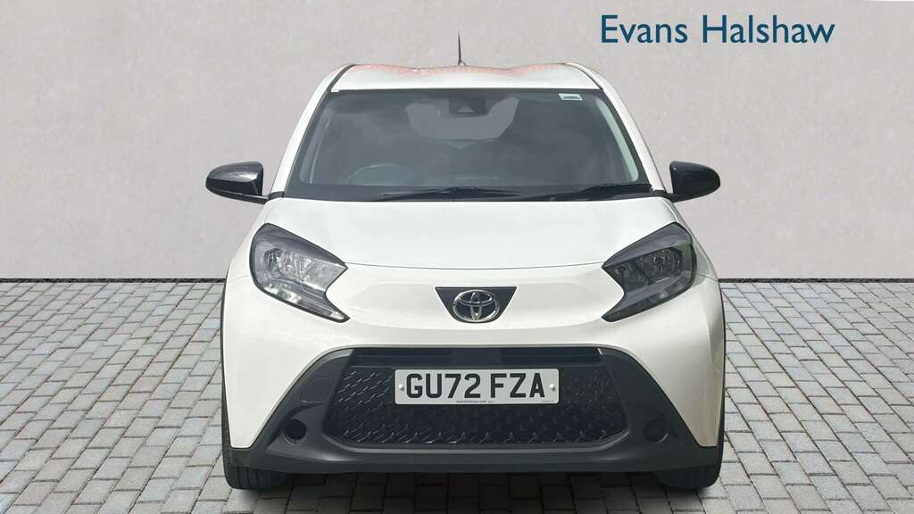 Toyota Aygo X 1.0 Vvt-i Pure 2022 GU72FZA White #2
