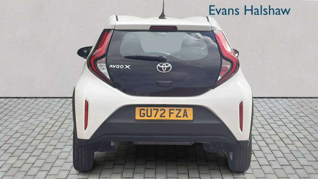 Toyota Aygo X 1.0 Vvt-i Pure 2022 GU72FZA White #4