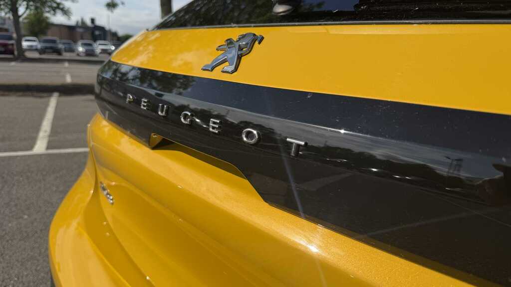 Peugeot 208 1.2 Puretech 100 Active Premium 2023 WL23FHH Yellow #5