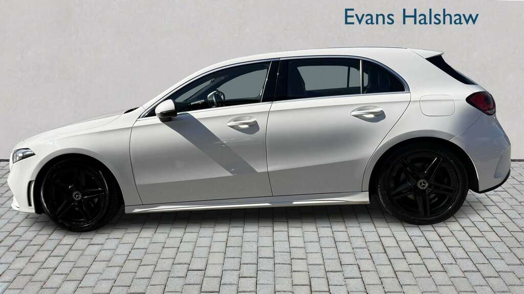 Mercedes-Benz A Class A200 Amg Line 2018 FP68JNK White #3