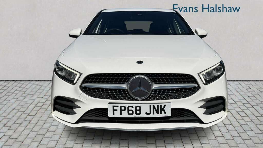 Mercedes-Benz A Class A200 Amg Line 2018 FP68JNK White #4