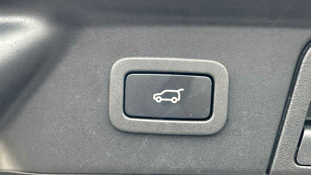 Land Rover Range Rover Velar 2.0 P400e R-dynamic Se 2022 NV22OBL White #6