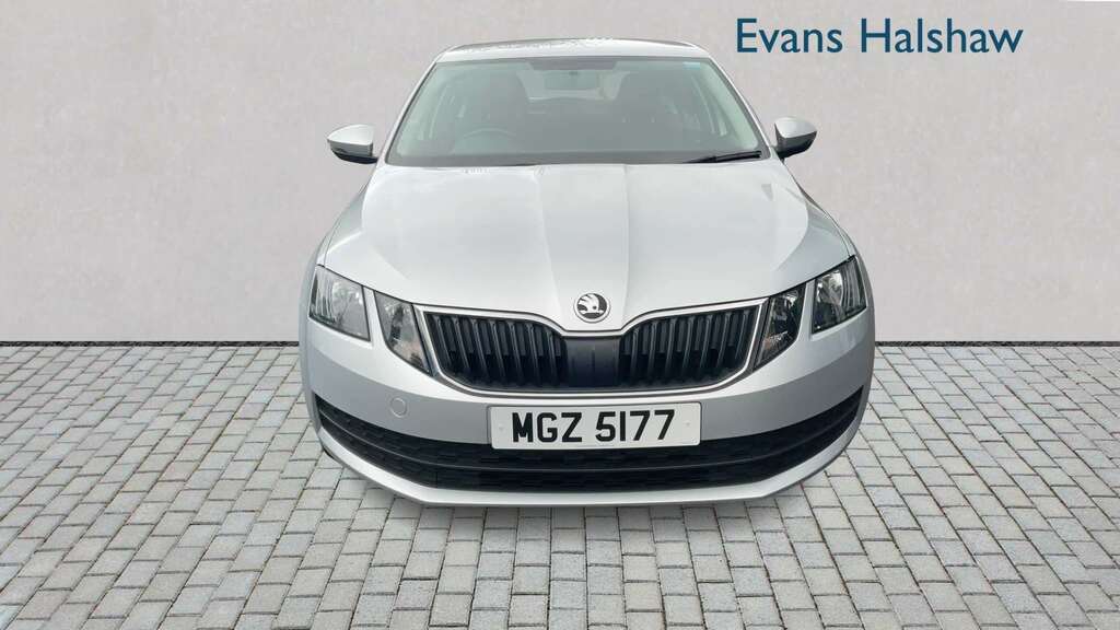 Skoda Octavia 1.6 Tdi Cr S 2019 Silver #4