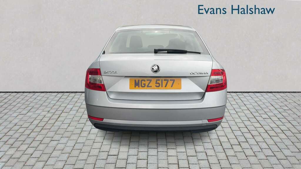 Skoda Octavia 1.6 Tdi Cr S 2019 Silver #5