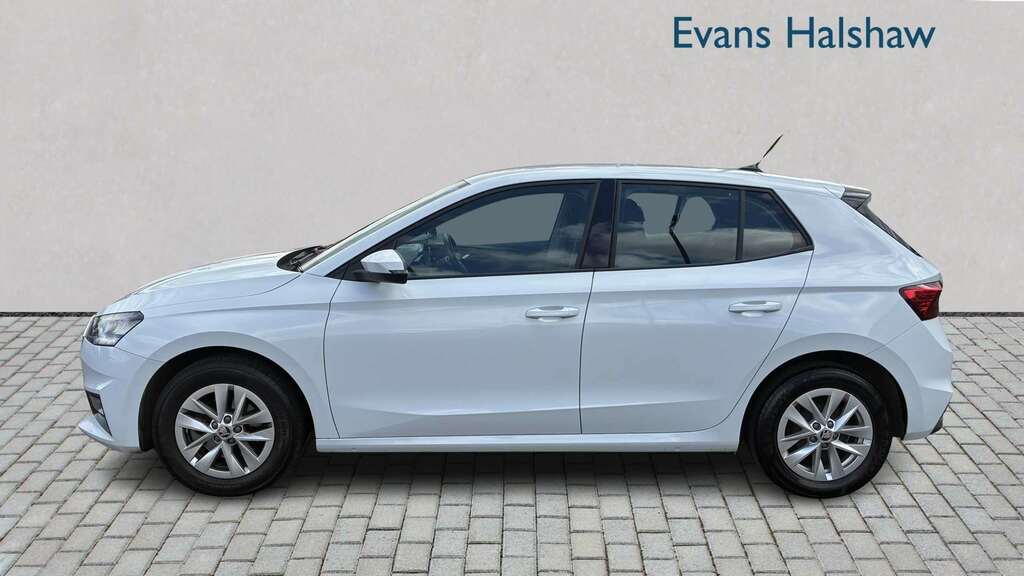 Skoda Fabia 1.0 Tsi 110 Se Comfort 2022 YX22RVZ White #3