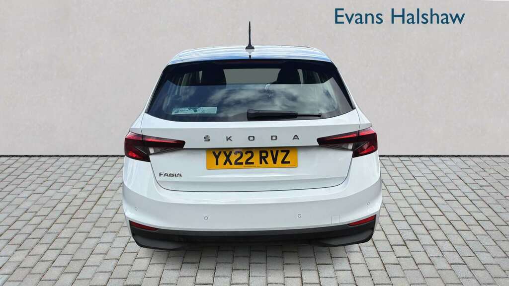 Skoda Fabia 1.0 Tsi 110 Se Comfort 2022 YX22RVZ White #4