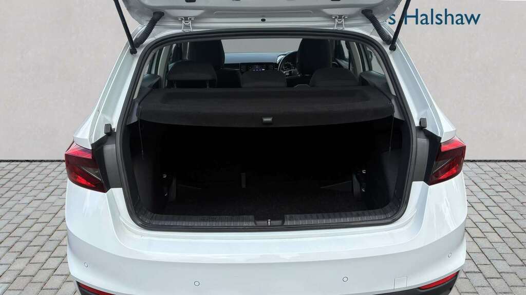 Skoda Fabia 1.0 Tsi 110 Se Comfort 2022 YX22RVZ White #5
