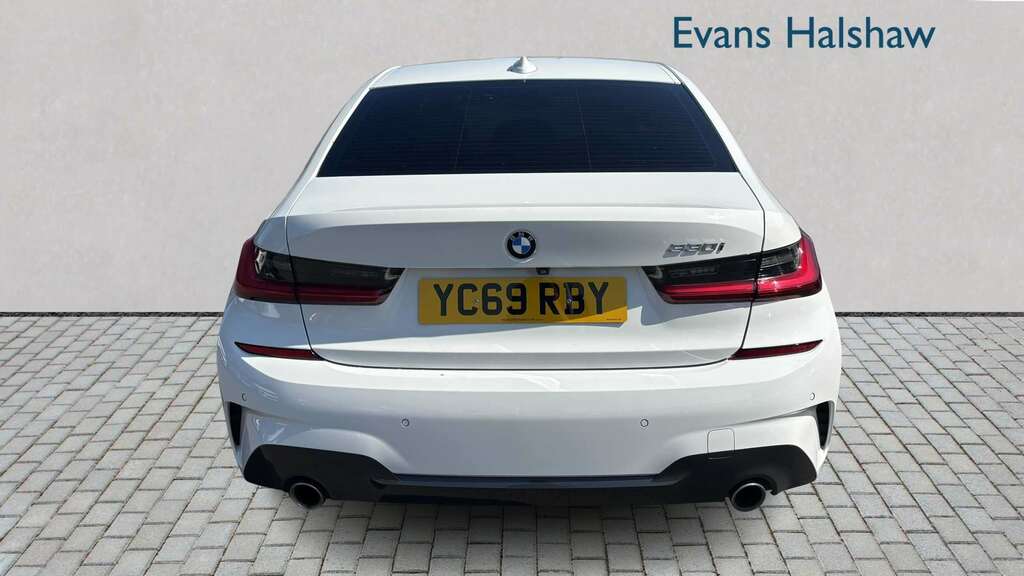 BMW 3 Series 330I M Sport Step 2019 YC69RBY White #5