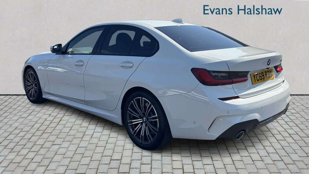 BMW 3 Series 330I M Sport Step 2019 YC69RBY White #2