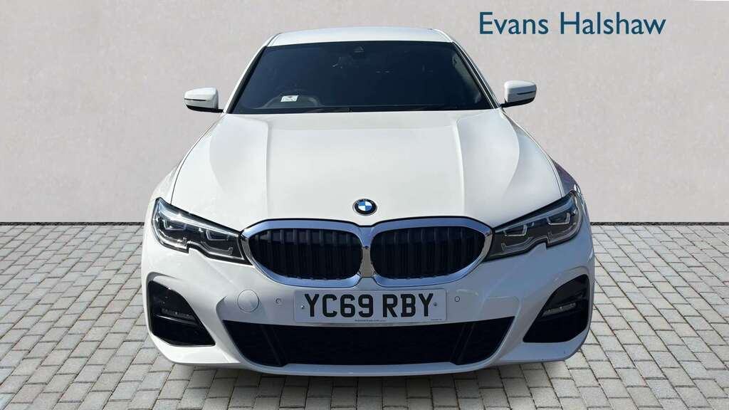 BMW 3 Series 330I M Sport Step 2019 YC69RBY White #4