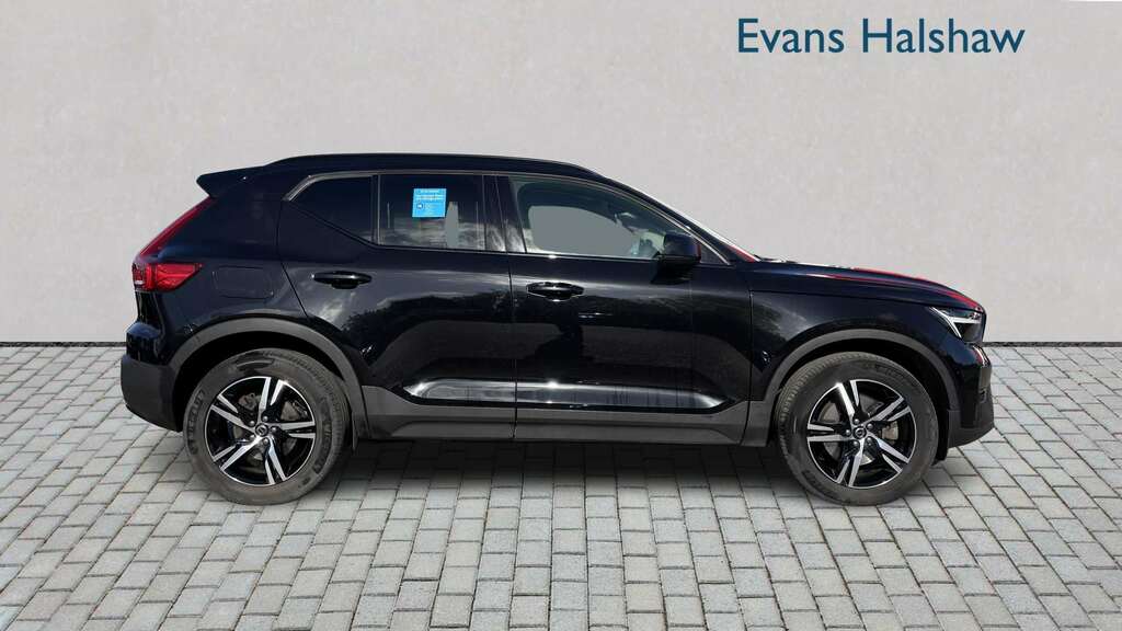 Volvo XC40 2.0 B4p Plus Dark Awd 2022 KF72VRV Black #2