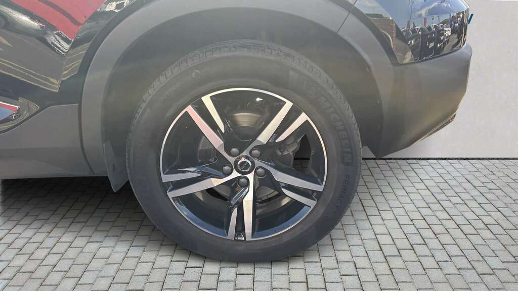 Volvo XC40 2.0 B4p Plus Dark Awd 2022 KF72VRV Black #4