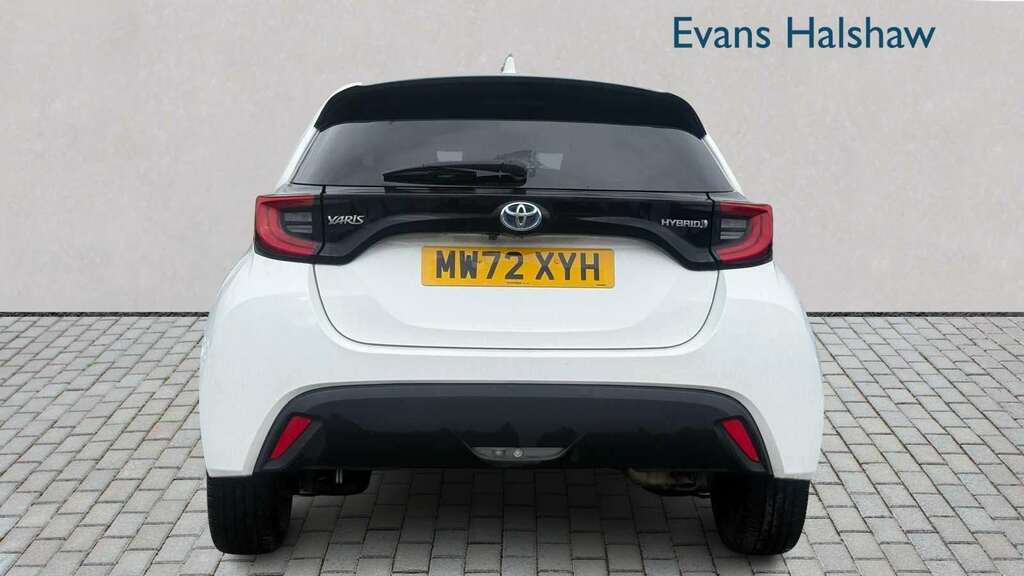 Toyota Yaris 1.5 Hybrid Design Cvt 2022 MW72XYH White #5