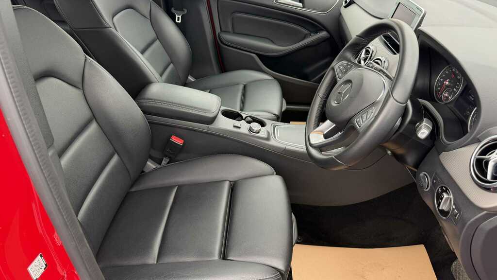 Mercedes-Benz B Class B180 Se 2018 Red #5