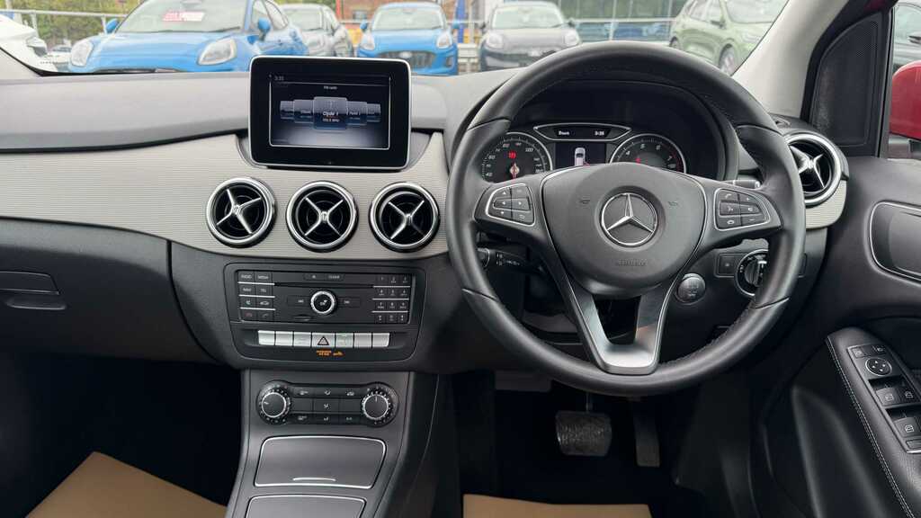 Mercedes-Benz B Class B180 Se 2018 Red #6