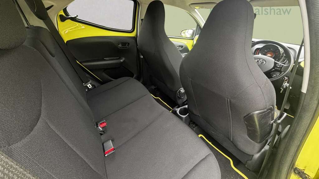 Toyota Aygo 1.0 Vvt-i X-cite 3 2016 PJ66GNX Yellow #6